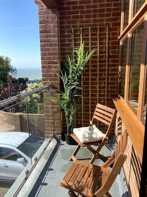 Stylish Contemporary Seaside Holiday Home With 5 Bedrooms, Sea View, Parking And Ev Point خليج هيرن المظهر الخارجي الصورة
