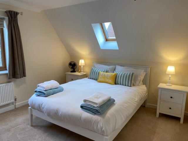 Stylish Contemporary Seaside Holiday Home With 5 Bedrooms, Sea View, Parking And Ev Point خليج هيرن المظهر الخارجي الصورة